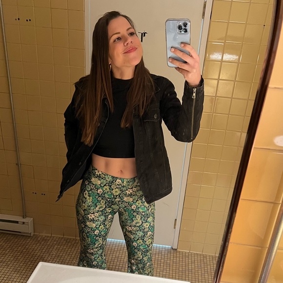 Meet your Posher, Julia - Picture 3 of 3